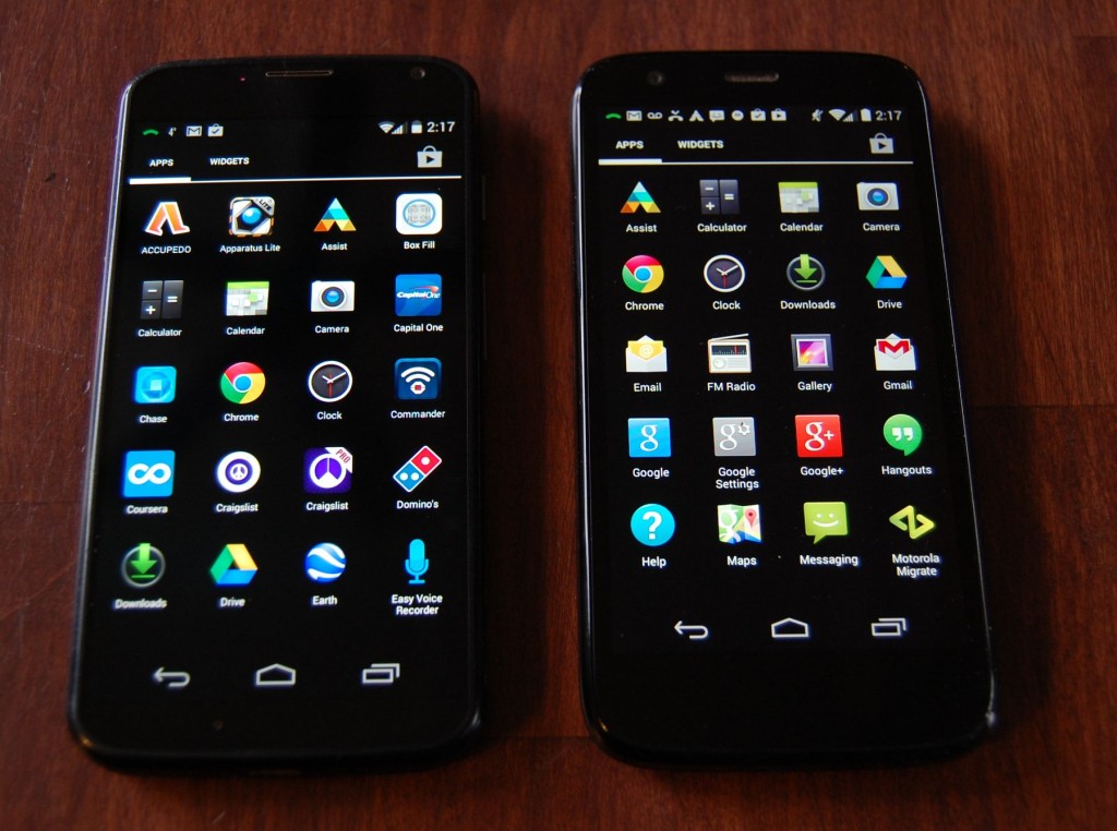 Moto X vs. Moto G - screens were equally bright and clear.